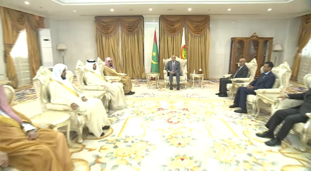 رئيس الجمهورية يستقبل فضيلة الشيخ أحمد بن علي الحذيفي إمام المسجد النبوي الشريف